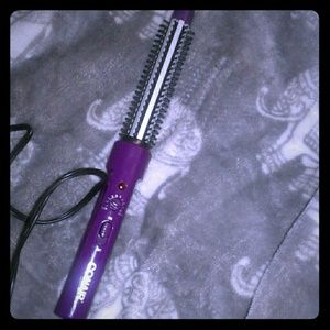 Hair straightener with comb